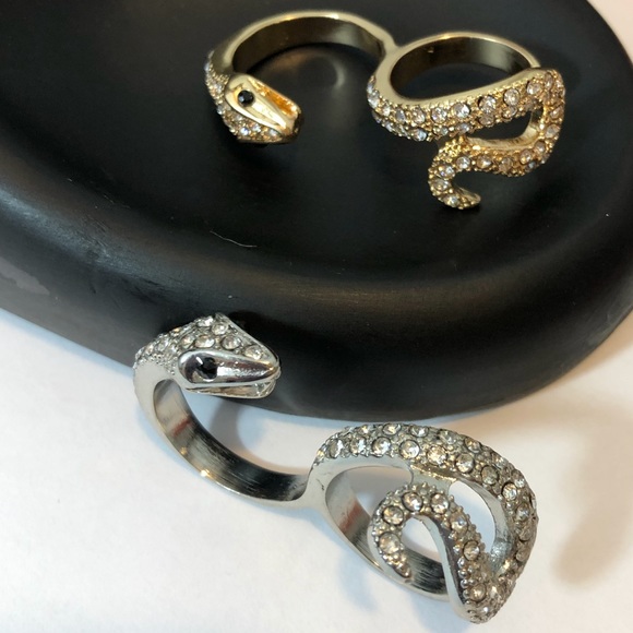 💙New💙 Snake Double Finger Crystal Ring NWT - Picture 2 of 8
